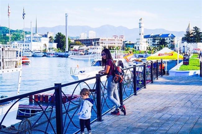 Dân mạng tranh cãi chuyện cô gái 28 bỏ nhà cửa, công việc đi khắp muôn nơi - Ảnh 7.