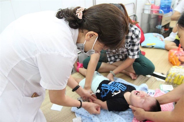 sinh ra con khong cat tieng khoc, 5 thang sau me dau don phat hien con bi bai nao - 4