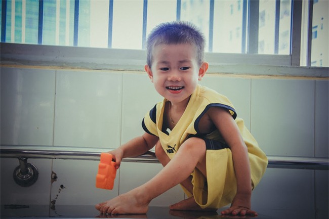 Đã có một phụ nữ nhận là mẹ của bé trai 2 tuổi nghi bị bỏ rơi trước cổng BV Từ Dũ - Ảnh 3.