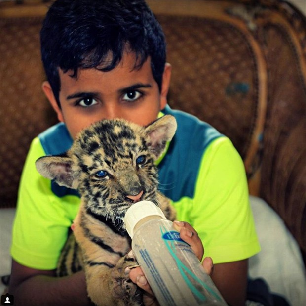 Cuộc sống toàn hàng hiệu, siêu xe, thú cưng đặc biệt và làm bạn với người nổi tiếng của cậu ấm Dubai 15 tuổi-10