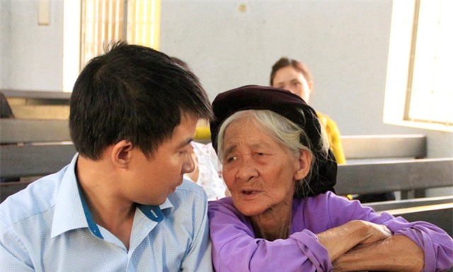 phien toa xet xu ga chong sat hai vo: am anh giot nuoc mat cua hai nguoi me - 2