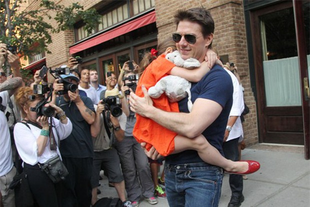 Suri Cruise và Harper Beckham: Hai cô bé nổi tiếng nhất thế giới có tuổi thơ trái ngược - Ảnh 23.