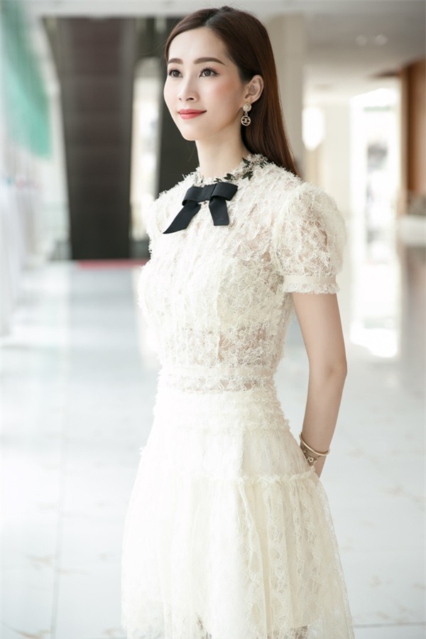 Hoa hậu Đặng Thu Thảo hấp dẫn vạn ánh nhìn dù ăn mặc giản dị-2