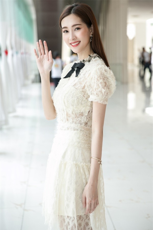 Hoa hậu Đặng Thu Thảo hấp dẫn vạn ánh nhìn dù ăn mặc giản dị-5