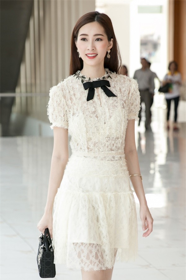 Hoa hậu Đặng Thu Thảo hấp dẫn vạn ánh nhìn dù ăn mặc giản dị-7