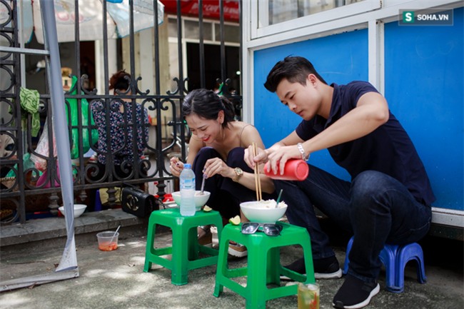 Cuộc sống hoàn toàn khác xa trên phim của Hương Phố Người phán xử - Ảnh 10.