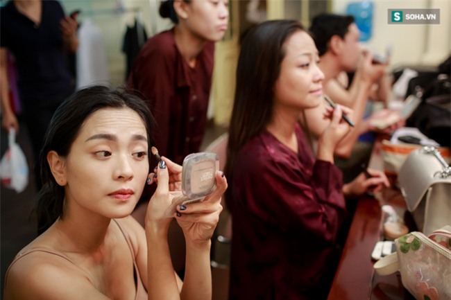 Cuộc sống hoàn toàn khác xa trên phim của Hương Phố Người phán xử - Ảnh 11.