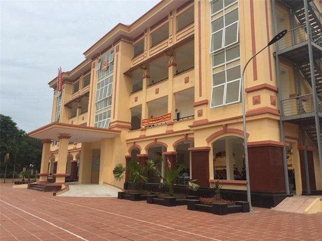 Ngay giữa Hà Nội, lại thêm vụ lãnh đạo xã phê bình cả nhà khi xác nhận lý lịch nhập học - Ảnh 1.