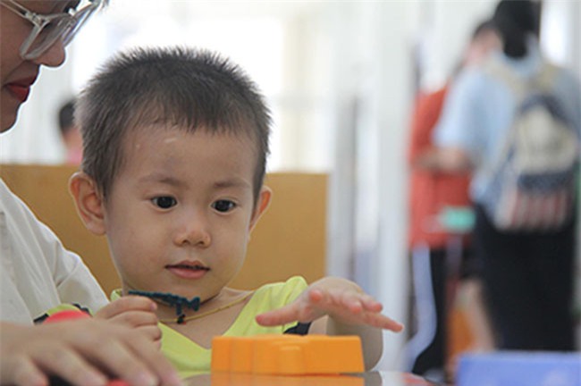 tran tinh cua me de be trai bi bo roi o tu du: "em khong bo roi con, van nghi con duoc nguoi tot nuoi" - 3