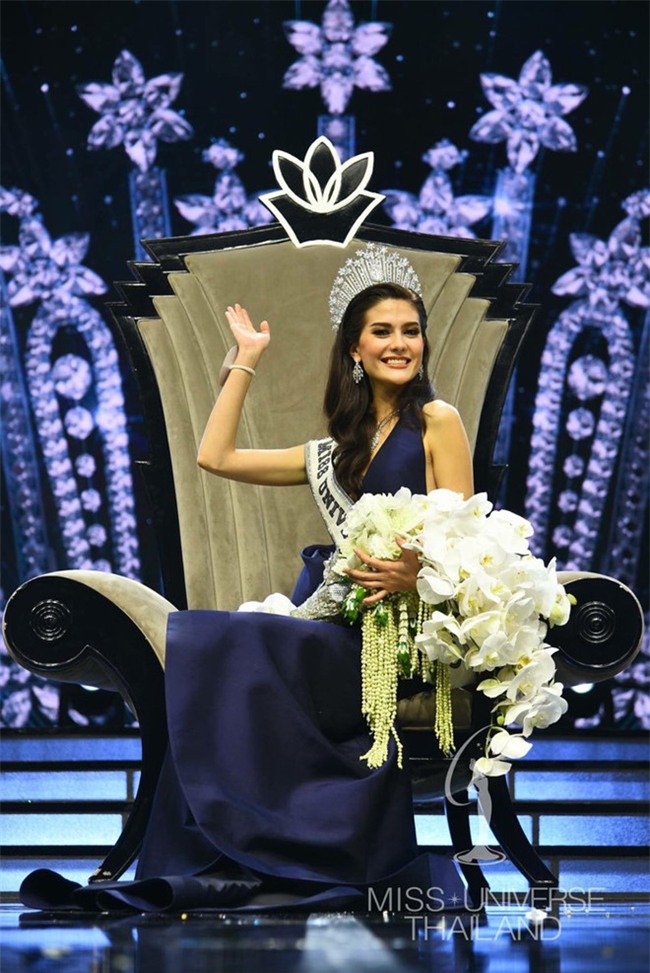 Hoa hau Hoan vu Thai Lan 2017 hat tieng Viet troi chay hinh anh 2