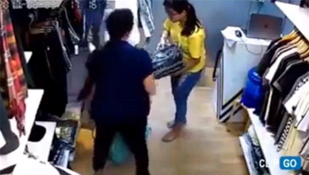 Vụ bà lão chôm quần áo hàng hiệu về bán trên vỉa hè: Xử lý thế nào khi bà lão mắc bệnh tâm thần phân liệt? - Ảnh 5.