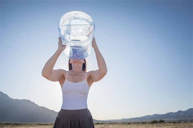 Cơ thể đang bị thiếu nước nhưng bạn không hề nhận ra, đây là dấu hiệu cảnh báo - Ảnh 1.