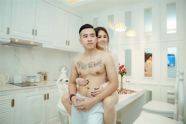 Tung ảnh 'nóng', chị gái Ngọc Trinh bị cho là đua đòi theo em không thành công-4