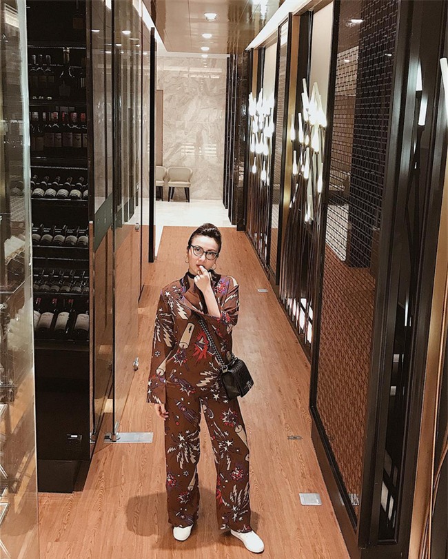 Ngọc Trinh khoe tóc mới trẻ măng, Midu cũng diện một cây đồ teen chẳng kém trong street style tuần này - Ảnh 14.