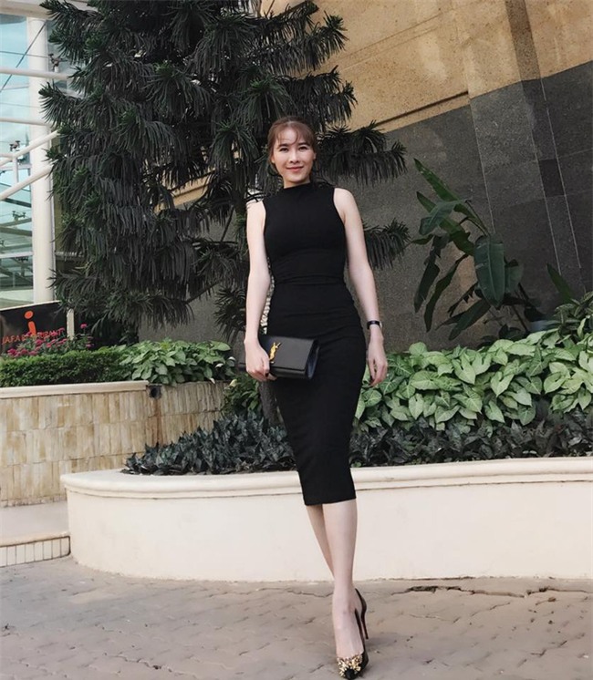 Ngọc Trinh khoe tóc mới trẻ măng, Midu cũng diện một cây đồ teen chẳng kém trong street style tuần này - Ảnh 21.