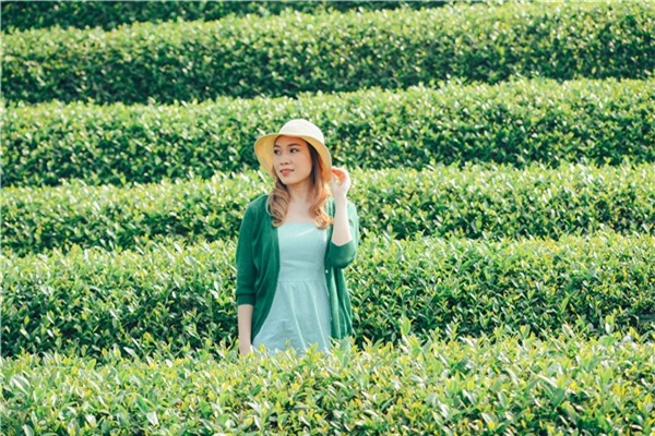 Được biết, Mỹ Tâm đã mất gần 12 giờ đồng hồ đội nắng cùng ê-kíp từ sáng sớm đến hoàng hôn để hoàn thành trọn vẹn những thước phim mang phong cách “vintage” của MV Điều tuyệt vời. - Tin sao Viet - Tin tuc sao Viet - Scandal sao Viet - Tin tuc cua Sao - Tin cua Sao