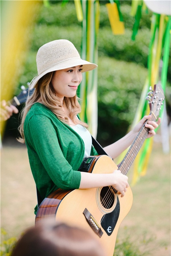 Ca từ gần gũi, tràn đầy cảm hứng cùng giai điệu nhẹ nhàng, dịu êm đã chinh phục khán giả yêu nhạc và những tai nghe khó tính nhất. - Tin sao Viet - Tin tuc sao Viet - Scandal sao Viet - Tin tuc cua Sao - Tin cua Sao