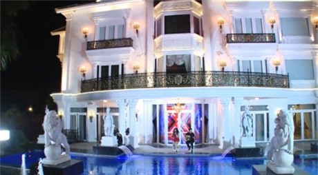 lâu đài, biệt thự, nữ đại gia, Diệu Hiền, dinh thự