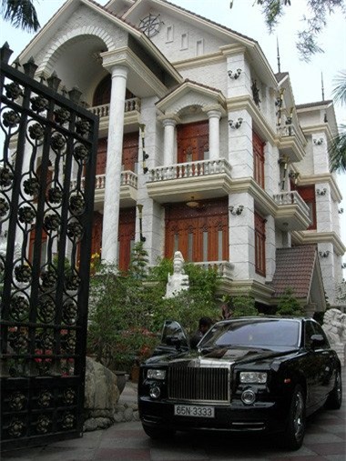 lâu đài, biệt thự, nữ đại gia, Diệu Hiền, dinh thự