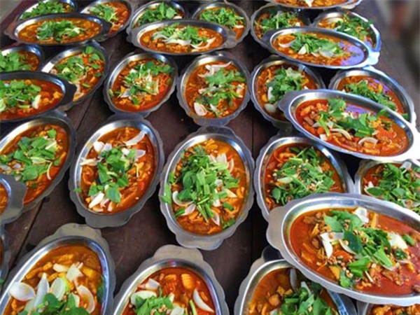 thuc don dam cuoi 5 sao viet dinh dam: nguoi dai son hao hai vi, nguoi lam co que binh dan - 10