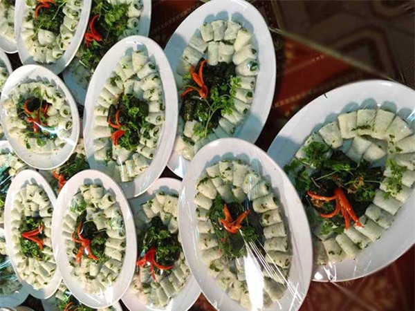 thuc don dam cuoi 5 sao viet dinh dam: nguoi dai son hao hai vi, nguoi lam co que binh dan - 11