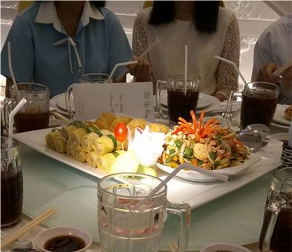 thuc don dam cuoi 5 sao viet dinh dam: nguoi dai son hao hai vi, nguoi lam co que binh dan - 2