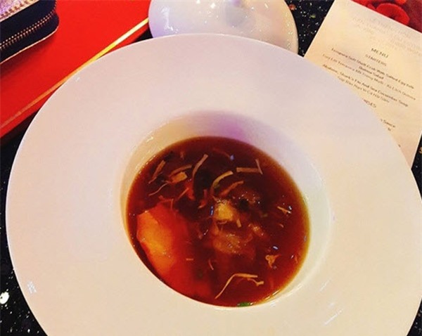 thuc don dam cuoi 5 sao viet dinh dam: nguoi dai son hao hai vi, nguoi lam co que binh dan - 5