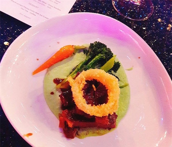 thuc don dam cuoi 5 sao viet dinh dam: nguoi dai son hao hai vi, nguoi lam co que binh dan - 7