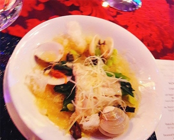 thuc don dam cuoi 5 sao viet dinh dam: nguoi dai son hao hai vi, nguoi lam co que binh dan - 8