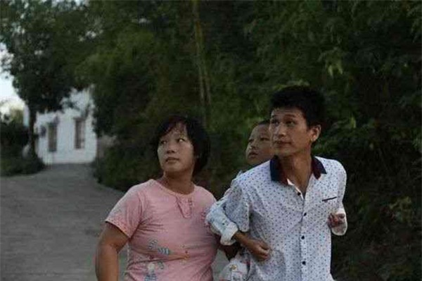 2 con cung bi benh, bo me ngheo dau don chon “tu bo con trai lon va cuu song con trai ut” - 7