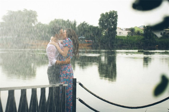 Bất ngờ thân thiết, Hà Hồ và Kim Lý đang yêu hay chỉ là chiêu trò PR cho sản phẩm mới? - Ảnh 2.