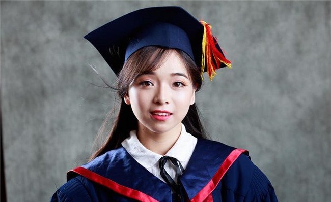 bằng tốt nghiệp, nữ sinh, Trường ĐH Khoa học Xã hội và Nhân văn