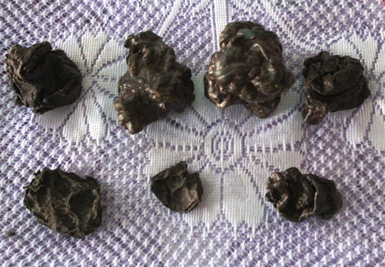 mo de, phat hien 7 vat the la nghi la "duong bao" quy hiem - 1