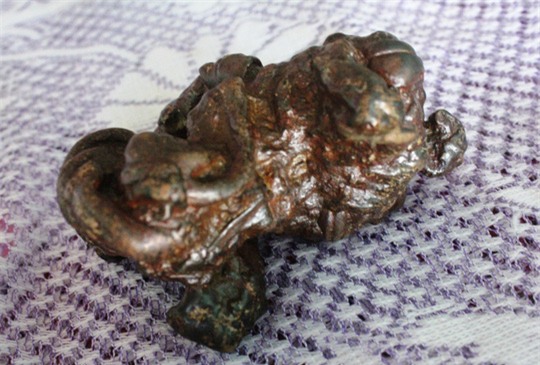 mo de, phat hien 7 vat the la nghi la "duong bao" quy hiem - 3