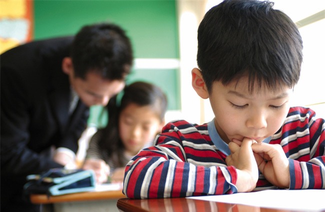 Con vào lớp 1: Những sai lầm bố mẹ nên tránh - Ảnh 1.