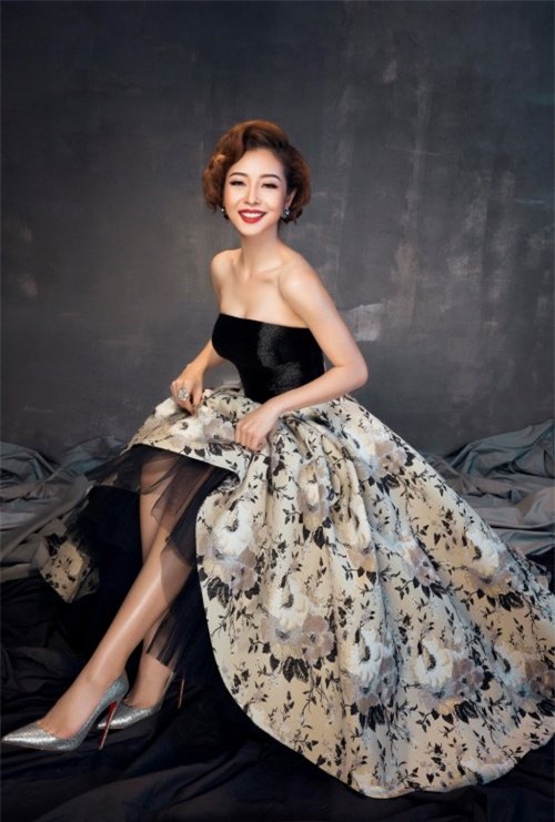 Jennifer Phạm - hoa hậu 3 con vẫn khiến đàn ông mê đắm - Ảnh 1.