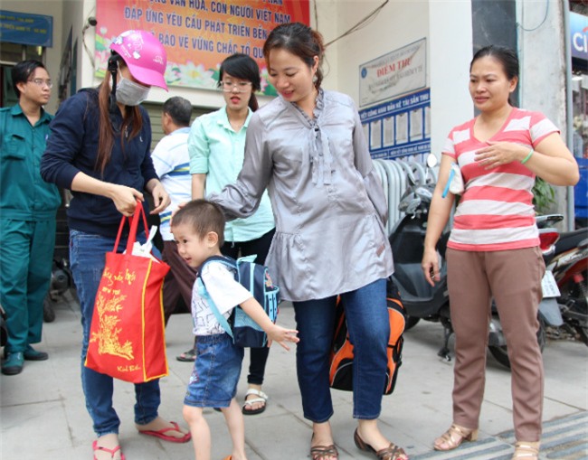 nguoi me da den don be trai bi bo roi o tu du: “em se khong de lac con lan nua” - 2