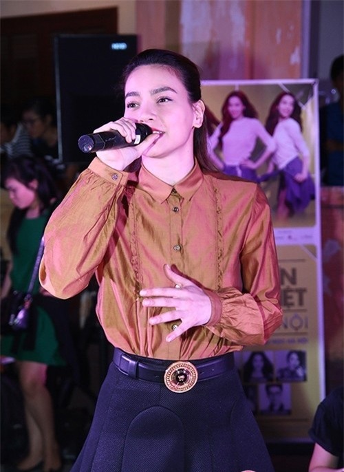 Hết áo tay bồng, dàn mỹ nhân Việt lại 'mê mẩn' mốt áo tay loe-13