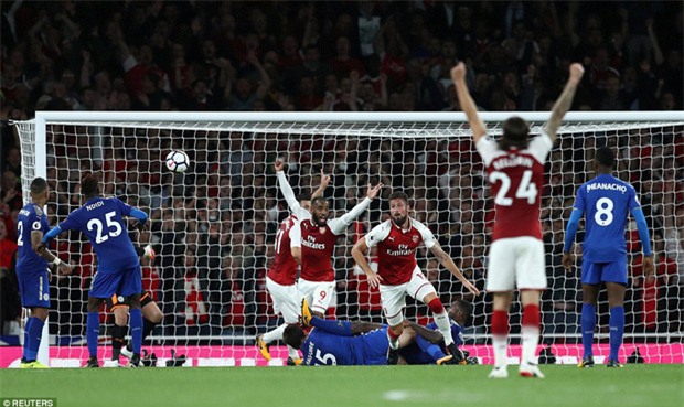 Arsenal thắng nghẹt thở trước Leicester ngày mở màn Premier League - Ảnh 3.