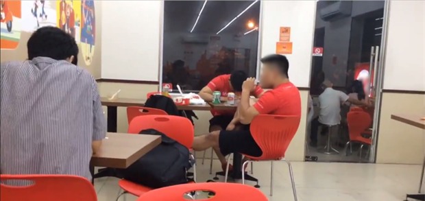 Nỗi ám ảnh kinh hoàng mang tên những thượng đế khó chiều ở các cửa hàng tiện lợi - Ảnh 4.