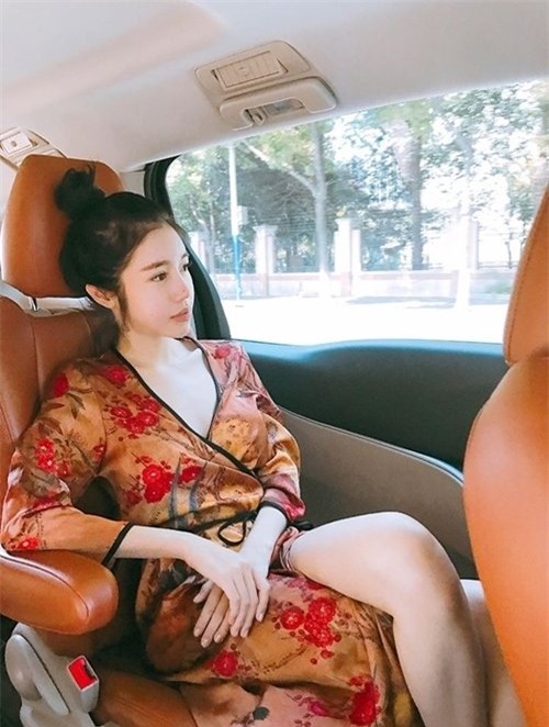 Elly Trần, làng sao