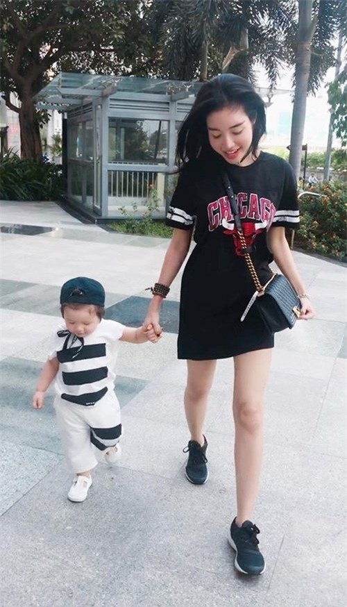 Elly Trần, làng sao