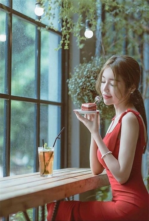 Elly Trần, làng sao