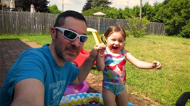 Con gái mỗi tối ngủ chỉ 1 tiếng rưỡi, bố mẹ linh cảm chuyện chẳng lành cho đến khi phát hiện con mắc bệnh hiếm - Ảnh 5.