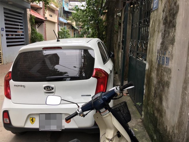 Sáng chủ nhật vừa mở cửa ra ngoài, chủ nhà gặp ngay vị khách thiếu ý thức - Ảnh 3.