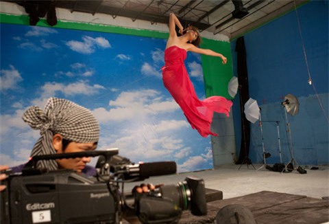 Những thử thách của Next Top Model khiến thí sinh 'cứng' đến mấy cũng khóc thét-4