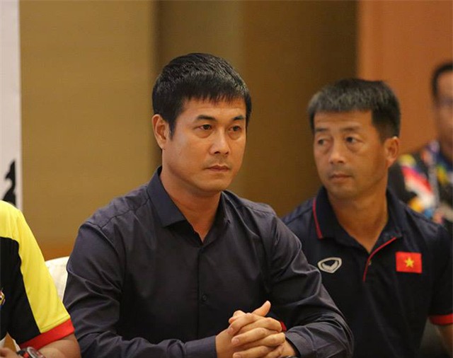 HLV Hữu Thắng không muốn học trò bị phân tâm tại SEA Games 29