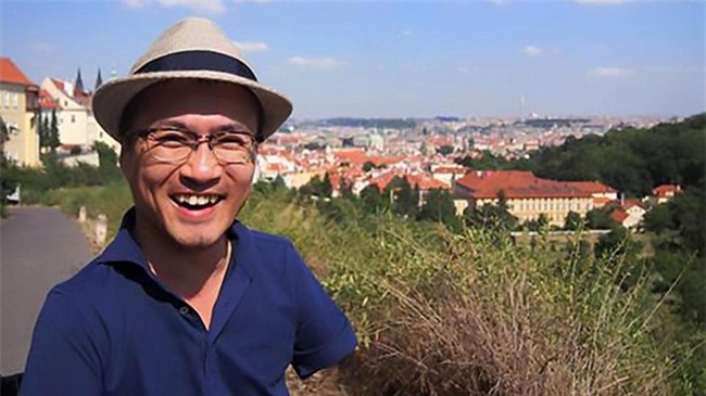 Tiểu thuyết gia cụt tay chân nổi tiếng bị vợ kiện ra tòa vì nuôi 5 bồ nhí - Ảnh 3.