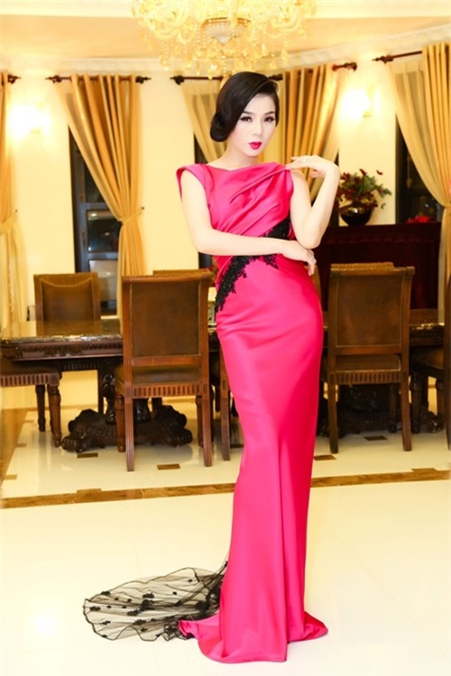 Lệ Quyên chụp ảnh tại nhà riêng ở Quận 2, thoạt nhìn qua cũng khiến mọi người choáng váng bởi không gian sống “sang chảnh” này. - Tin sao Viet - Tin tuc sao Viet - Scandal sao Viet - Tin tuc cua Sao - Tin cua Sao