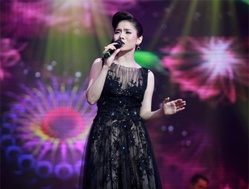 Về sau, cô được trả tiền cát-sê cao nhất nhì showbiz Việt và lịch diễn dày đặt từ Bắc chí Nam. Cô mau chóng sở hữu khối tài sản kếch xù nhưng luôn rất kín tiếng về sự giàu có của mình. - Tin sao Viet - Tin tuc sao Viet - Scandal sao Viet - Tin tuc cua Sao - Tin cua Sao